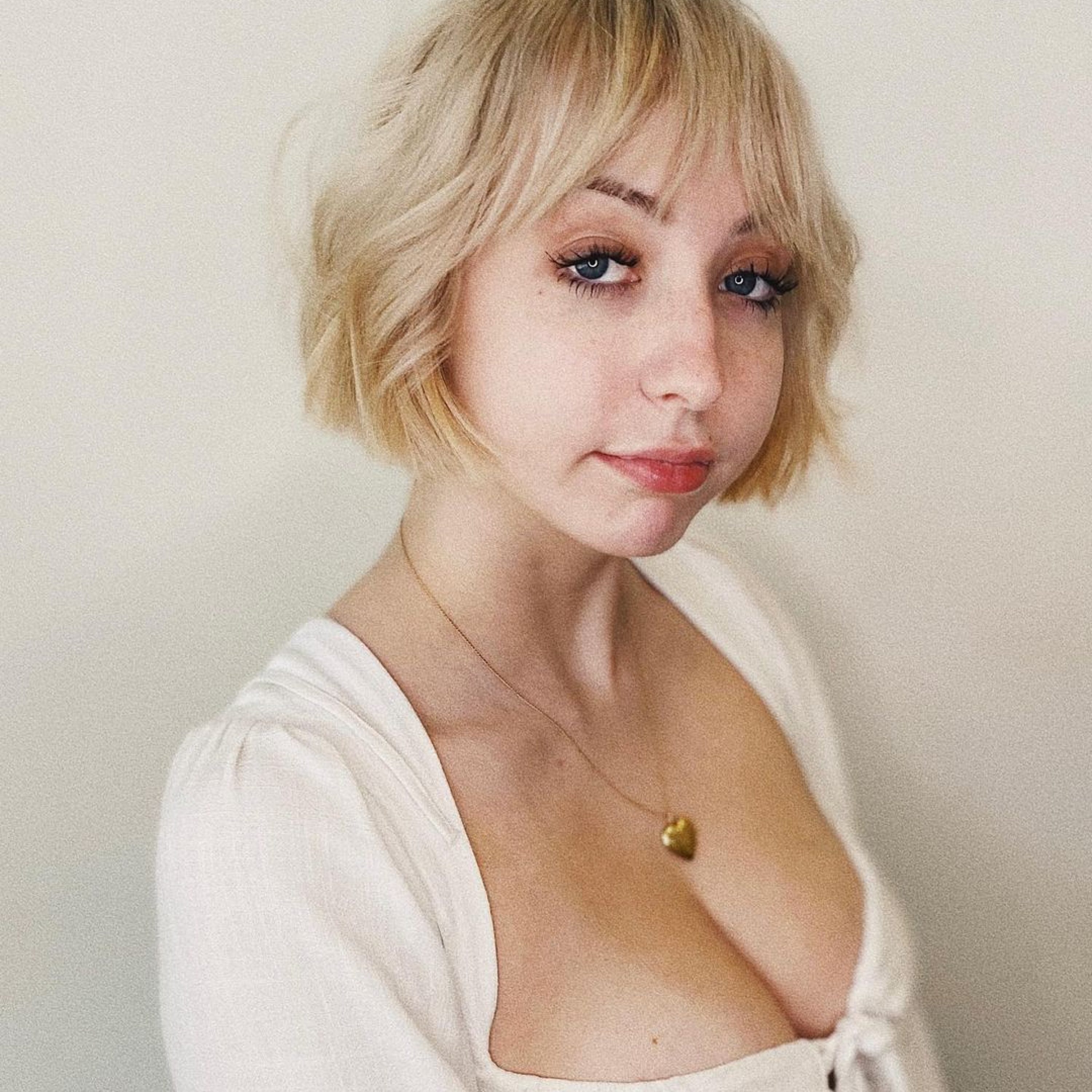 wavy short bob haircut