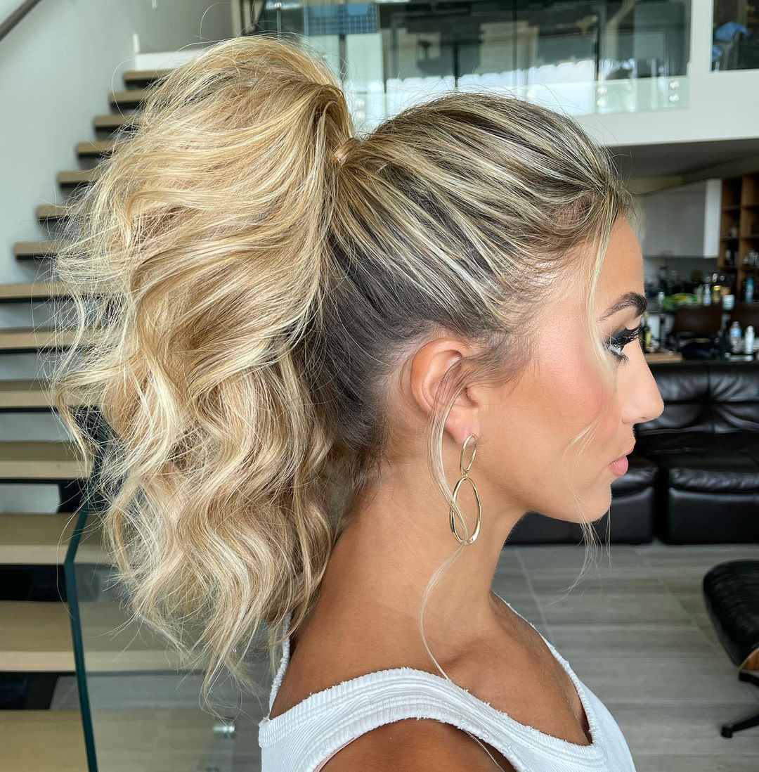 high messy ponytail