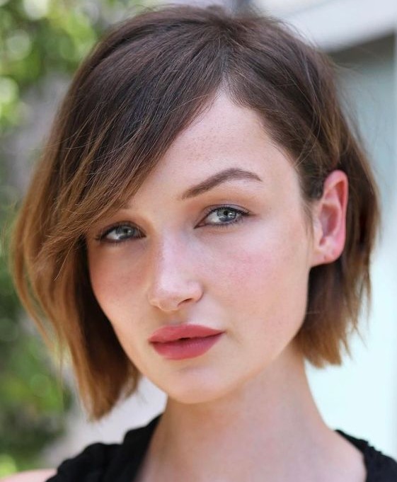 a chin-length brown bob with caramel ombre, side parting and side bangs is a chic anad catchy solution