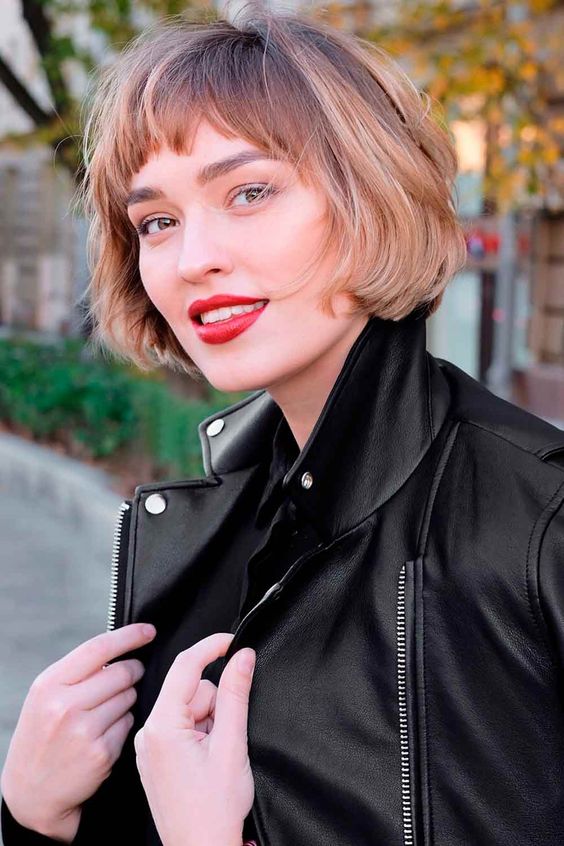 a jaw-length brunette bob with blodne balayage and waves plus bangs is a catchy idea, which looks effortless