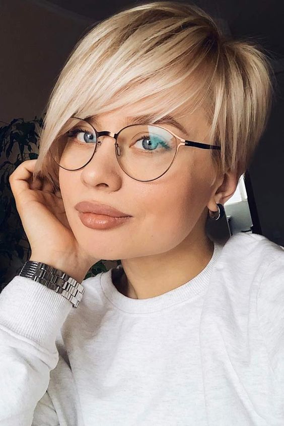 a straight long blonde pixie haircut with side parting and volume looks very chic and modern