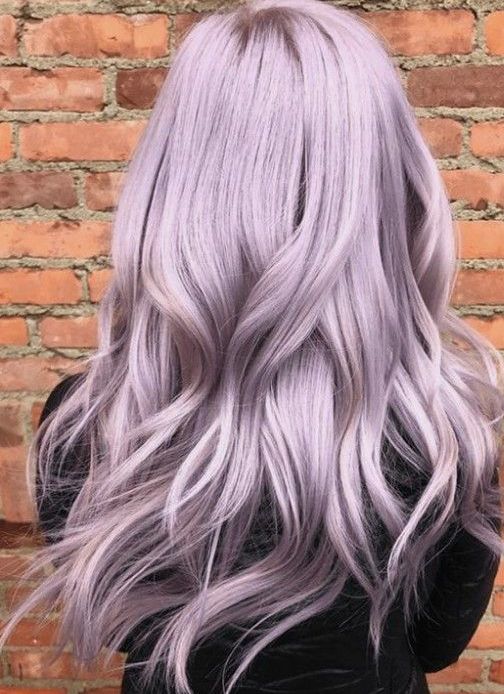 beautiful long lilac to blush hair with shaggy layers and a lot of voluem is a cool and chic idea for a delicate and soft look