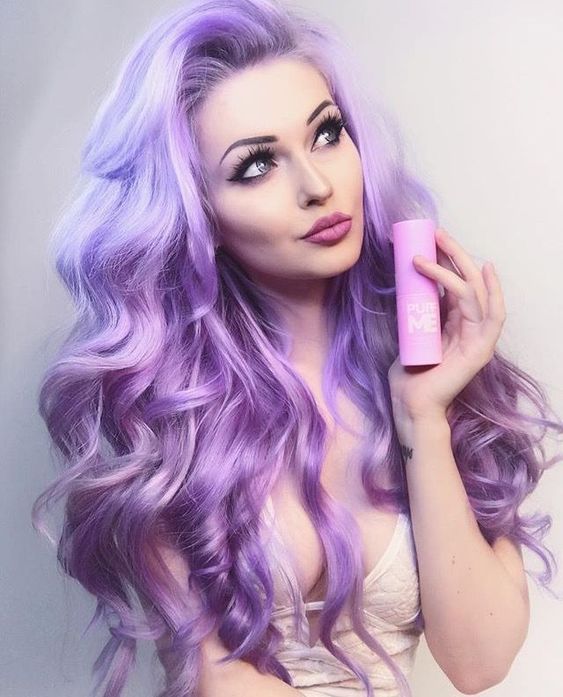 jaw-dropping lilac hair with a lot of volume and waves looks adorable, it will strike for sure