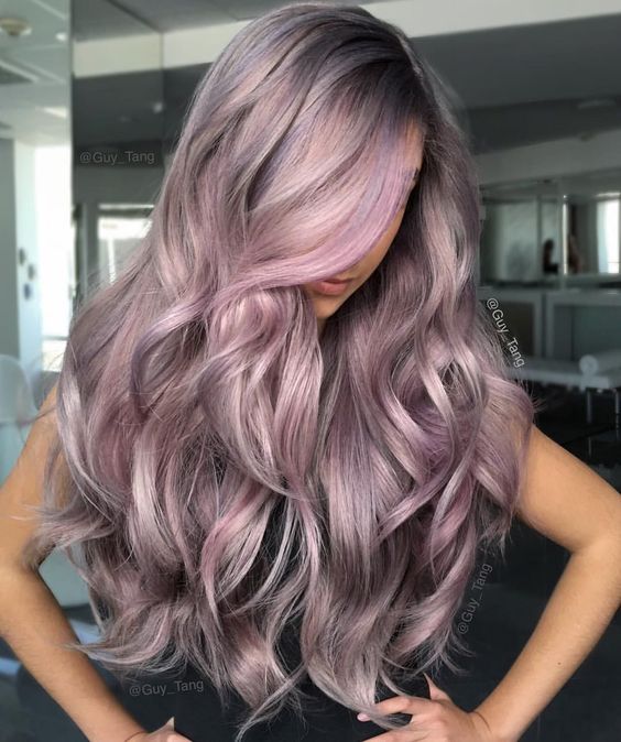 long lilac and mauve hair with waves and a bit of volume is an amazing idea, this is a delicate hair color that catches an eye