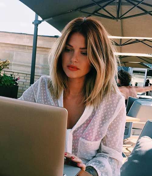 a long chestnut bob with blonde highlights, darker roots and messy waves looks beachy and relaxed, this is a perfect look for summer